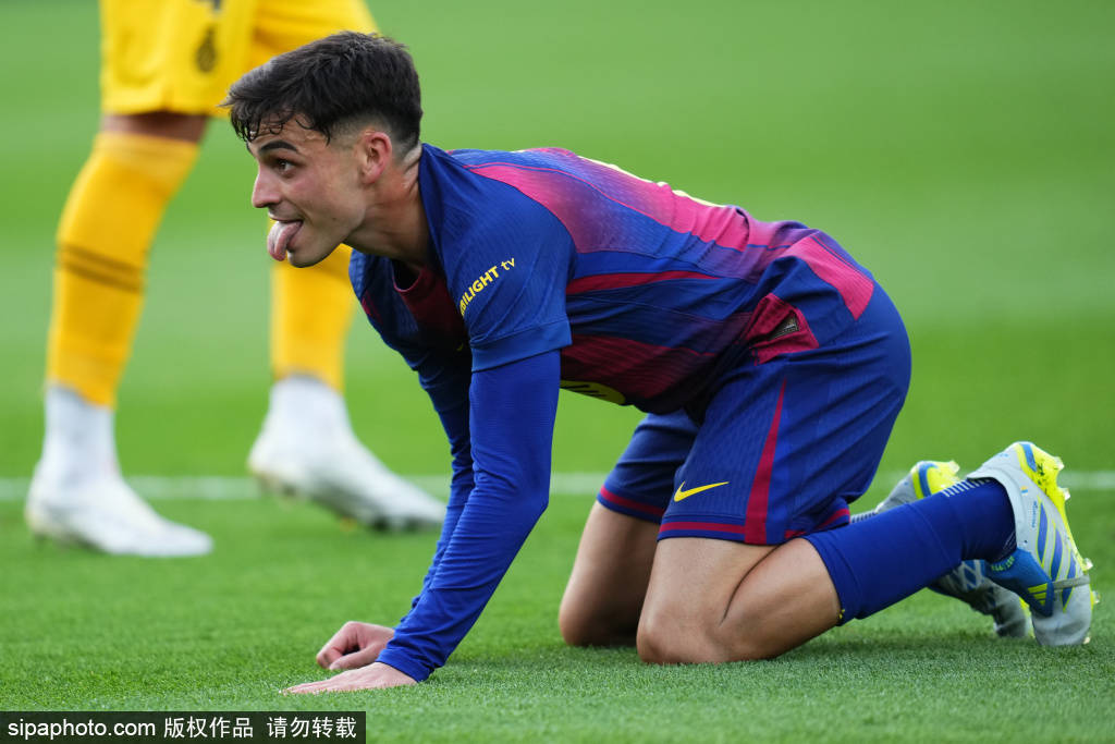 炮火全开！费兰-托雷斯怒怼特巴斯，西甲VAR再陷争议漩涡